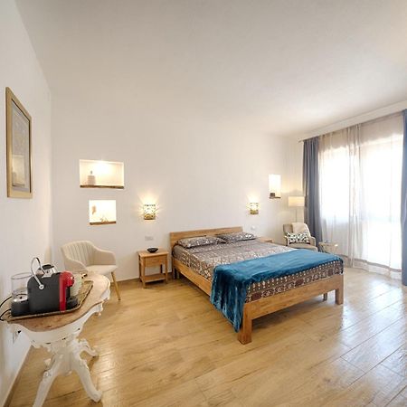 Cozy Guest House Downtown Olbia Exterior photo